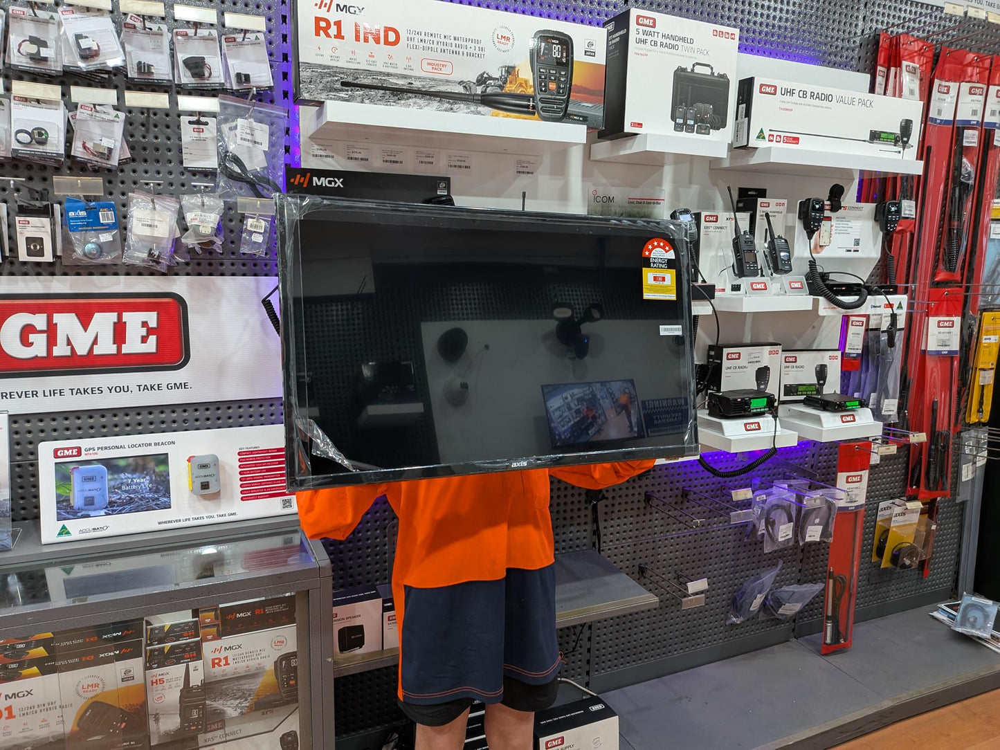 AX1932BT AXIS 12/24V 81cm TV w DVD & BT