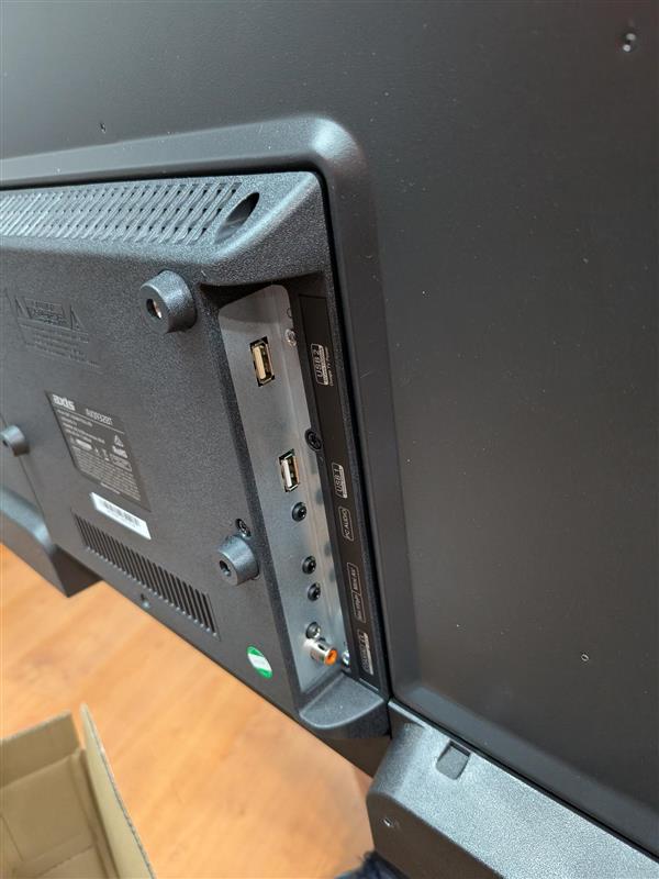 AX1932BT AXIS 12/24V 81cm TV w DVD & BT