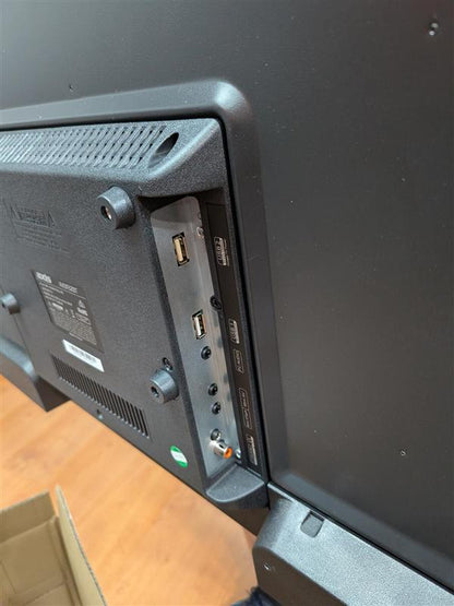 AX1932BT AXIS 12/24V 81cm TV w DVD & BT